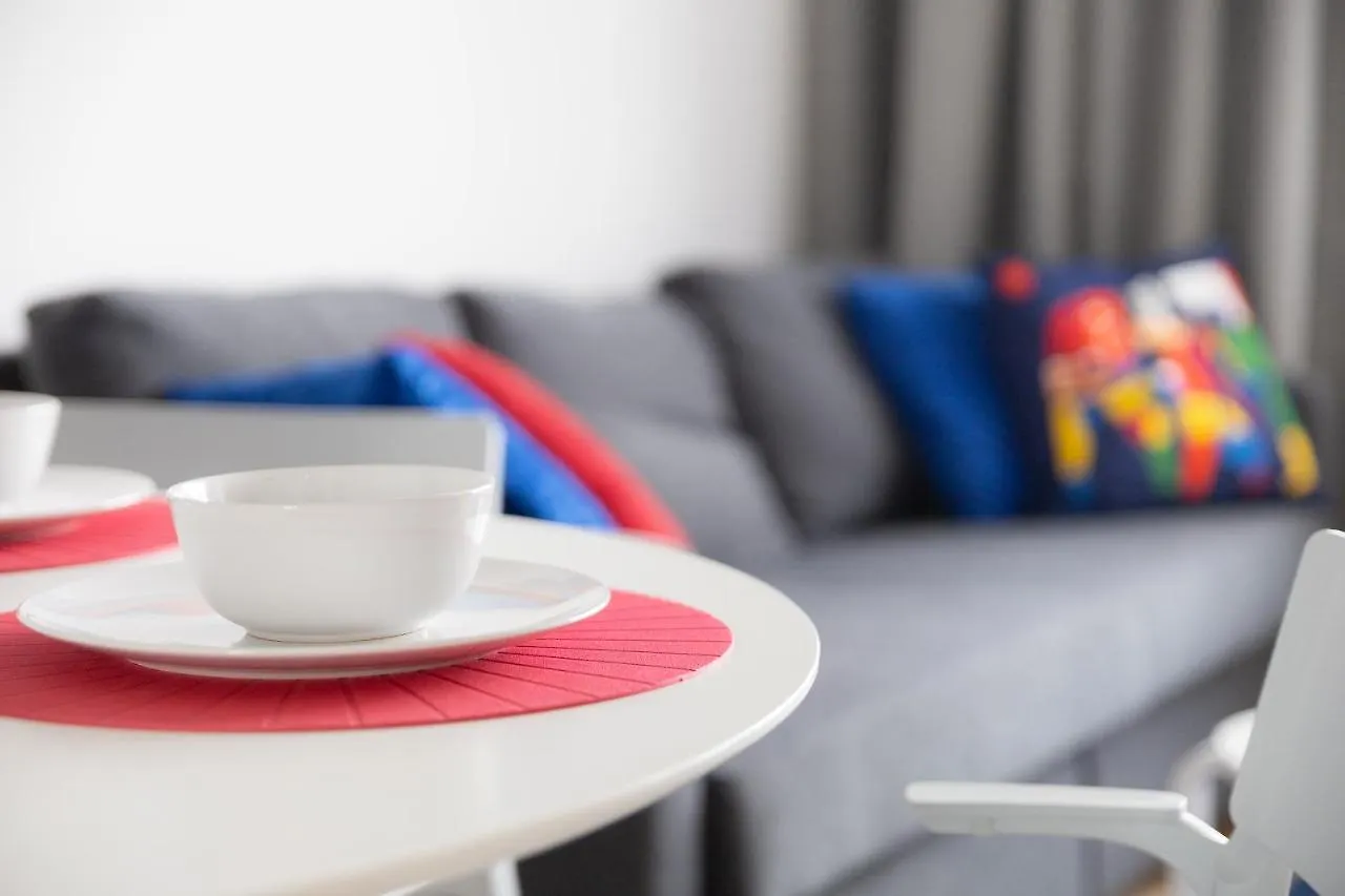 아파트 Beautiful 2 Rooms Flat With Balcony 바르샤바